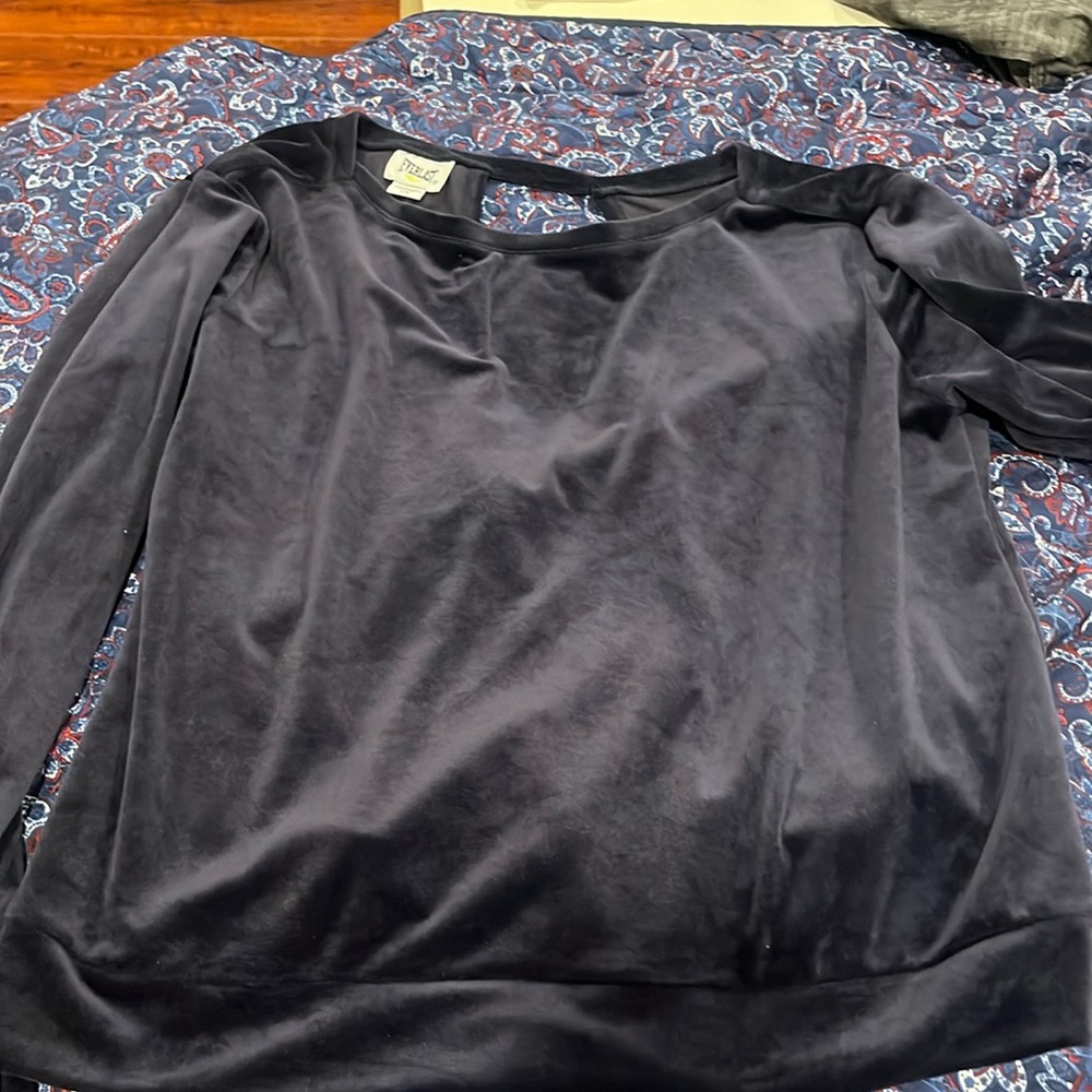 Everlast sweater